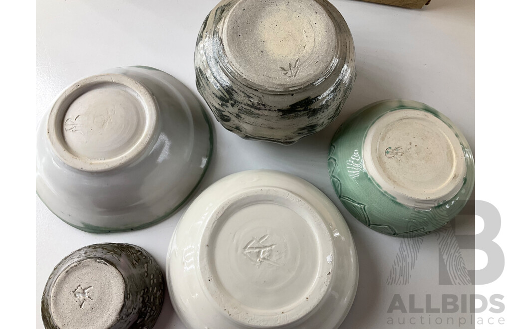 Roma Rubensohn (1927-2025) Collection of Studio Pottery in Green Tones and others- Lot of 21