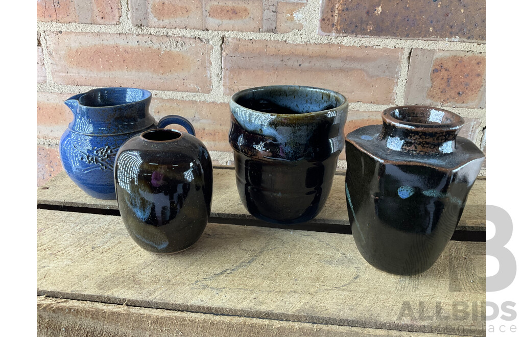 Roma Rubensohn (1927-2025) Collection of Studio Pottery in Blue and Green Tones - Lot of 17