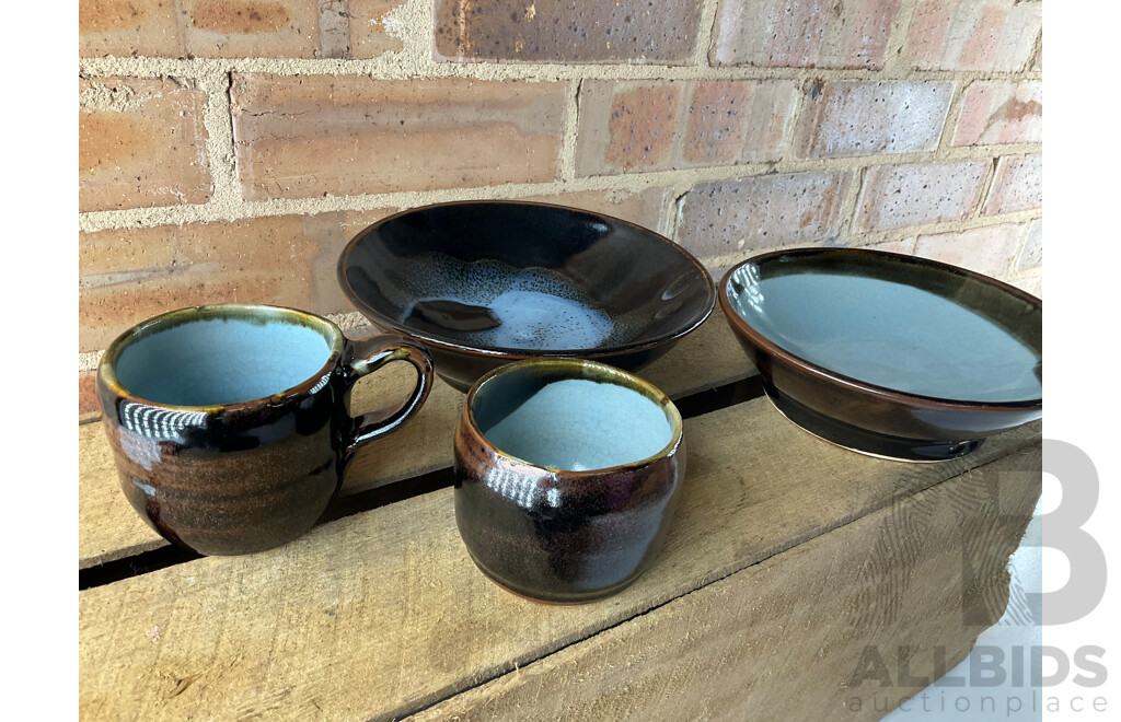 Roma Rubensohn (1927-2025) Collection of Studio Pottery in Blue and Green Tones - Lot of 17