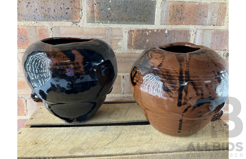 Roma Rubensohn (1927-2025) Collection of Studio Pottery in Brown Tones - Lot of 20