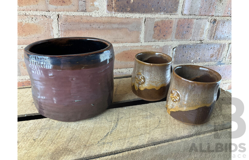 Roma Rubensohn (1927-2025) Collection of Studio Pottery in Brown Tones - Lot of 20
