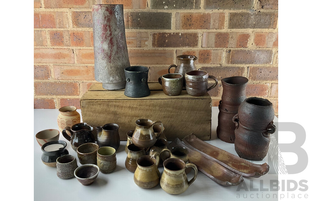 Roma Rubensohn (1927-2025) Collection of Studio Pottery in Brown Tones  - Lot of 26
