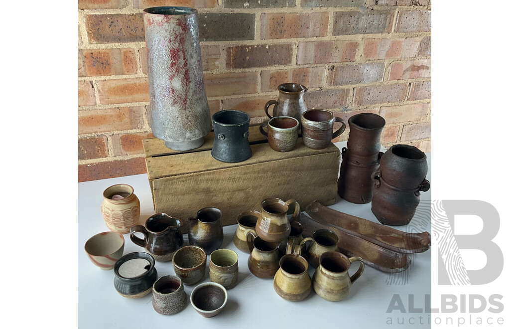 Roma Rubensohn (1927-2025) Collection of Studio Pottery in Brown Tones  - Lot of 26