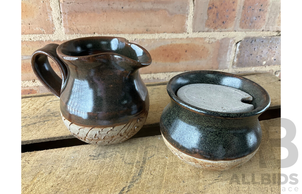 Roma Rubensohn (1927-2025) Collection of Studio Pottery in Brown Tones  - Lot of 26