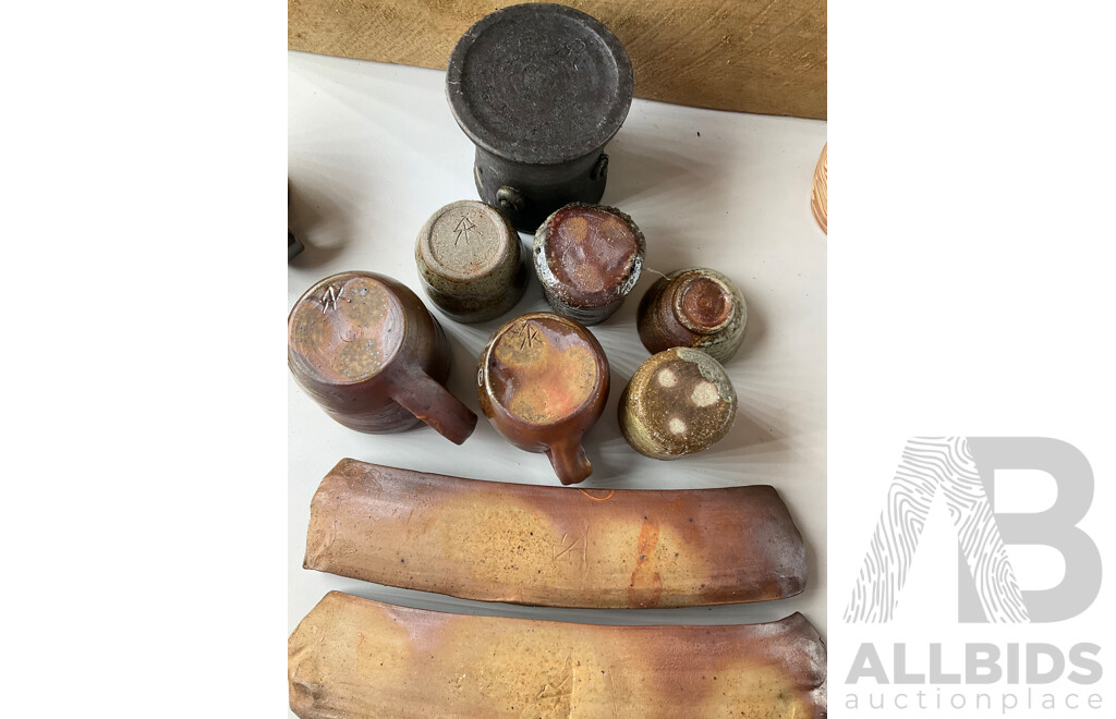 Roma Rubensohn (1927-2025) Collection of Studio Pottery in Brown Tones  - Lot of 26