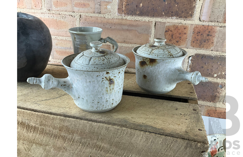 Roma Rubensohn (1927-2025) Collection of Studio Pottery in Beige Yellow Tones - Lot of 27