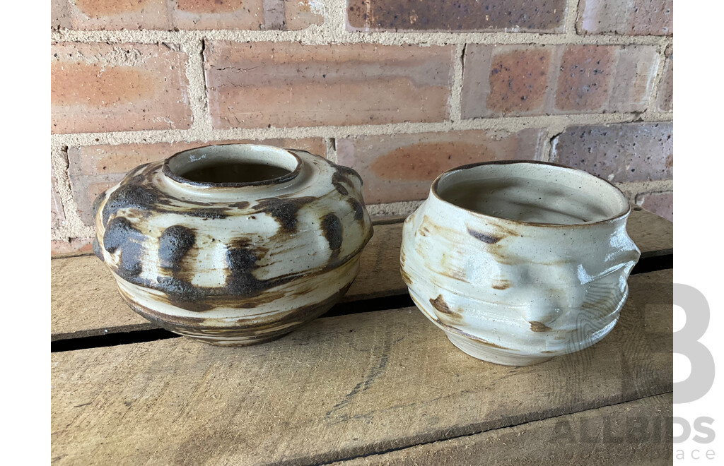 Roma Rubensohn (1927-2025) Collection of Studio Pottery in Beige Yellow Tones - Lot of 27