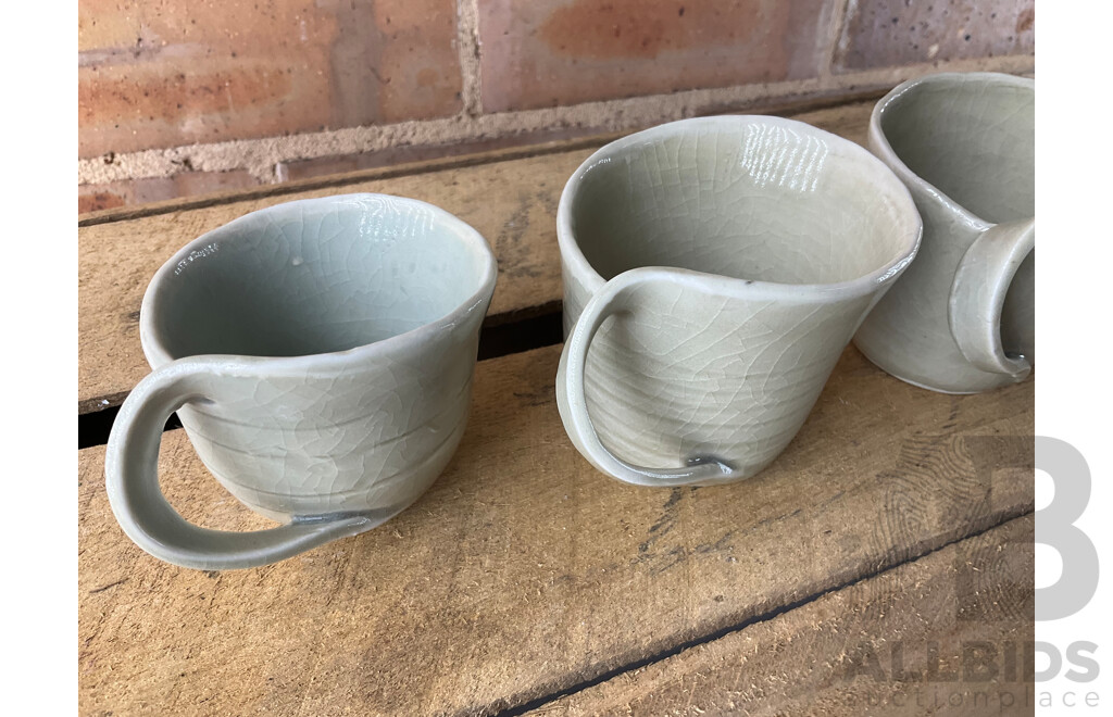 Roma Rubensohn (1927-2025) Collection of Studio Pottery in Beige Yellow Tones - Lot of 27