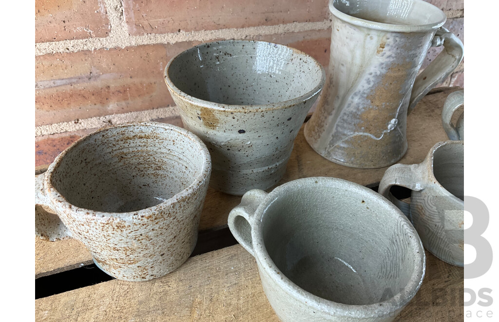 Roma Rubensohn (1927-2025) Collection of Studio Pottery in Beige Yellow Tones - Lot of 27