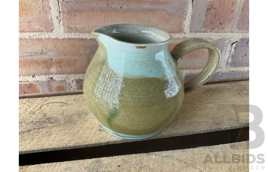 Roma Rubensohn (1927-2025) Collection of Studio Pottery in Beige Yellow Tones - Lot of 27