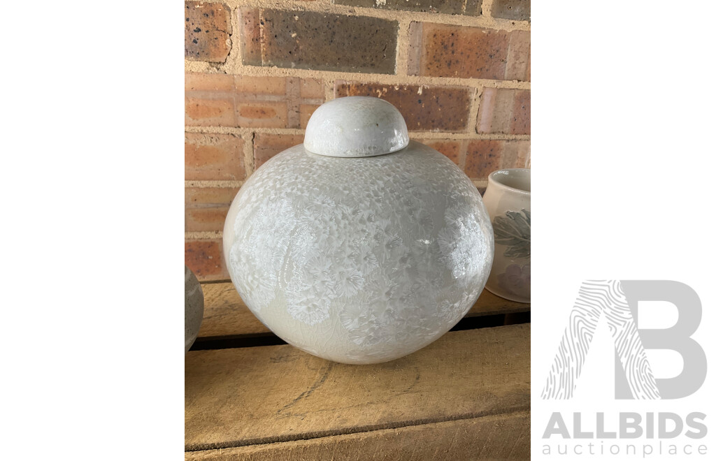 Roma Rubensohn (1927-2025) Collection of Studio Pottery Gray Tones and Others - Lot of 34