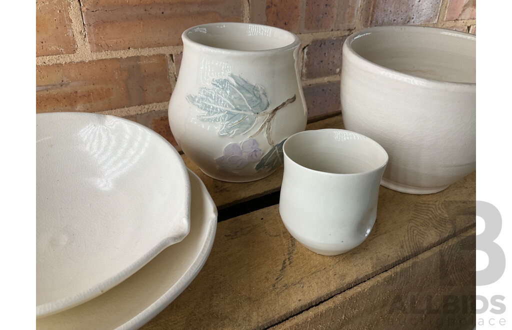 Roma Rubensohn (1927-2025) Collection of Studio Pottery Gray Tones and Others - Lot of 34