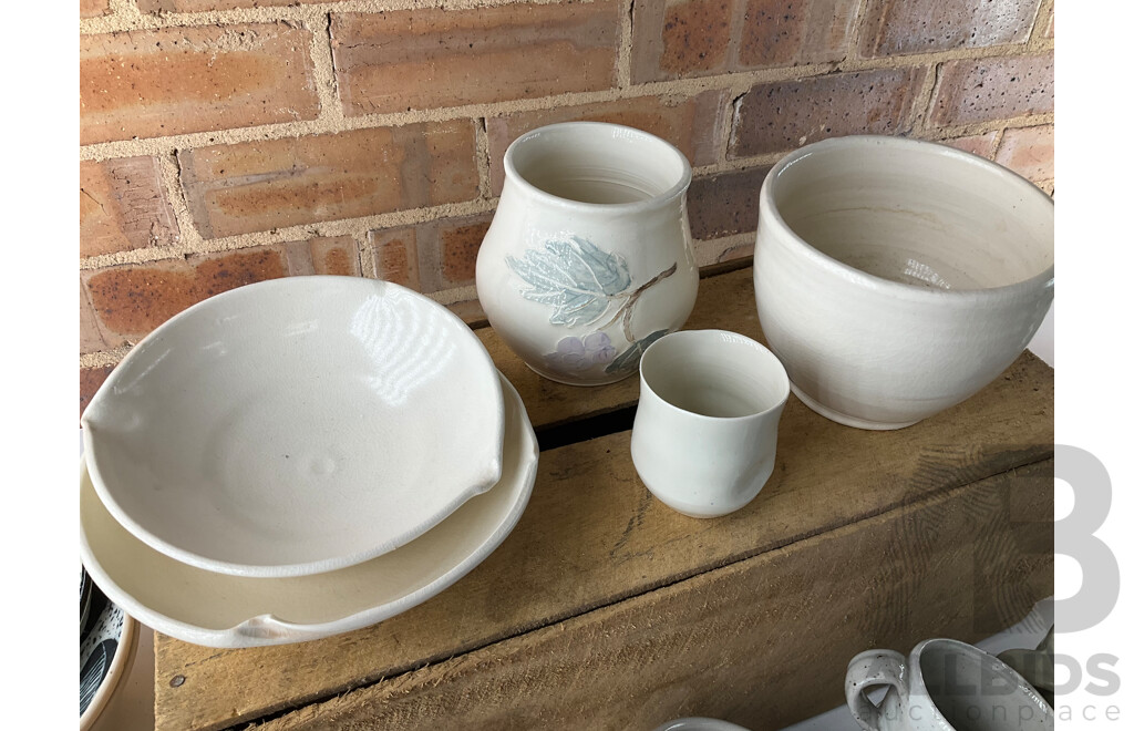 Roma Rubensohn (1927-2025) Collection of Studio Pottery Gray Tones and Others - Lot of 34