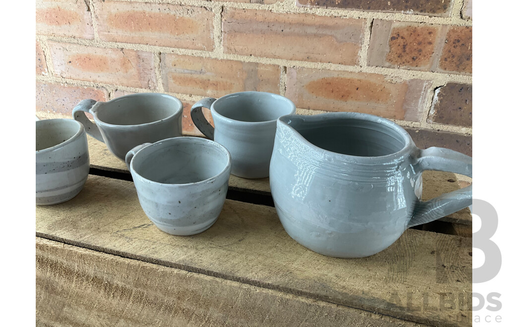 Roma Rubensohn (1927-2025) Collection of Studio Pottery Gray Tones and Others - Lot of 34