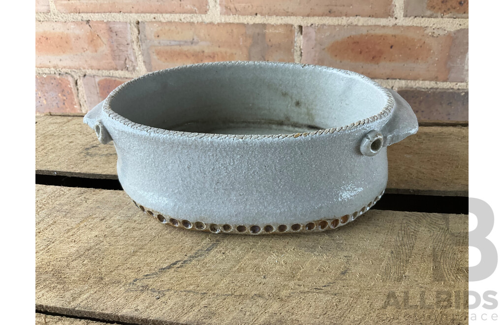 Roma Rubensohn (1927-2025) Collection of Studio Pottery Gray Tones and Others - Lot of 34