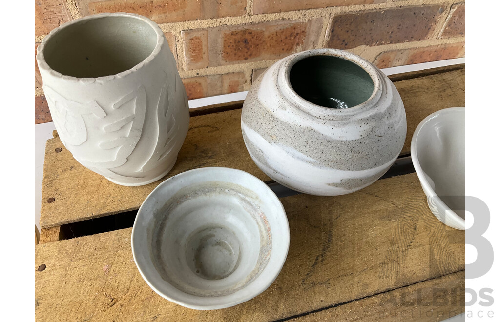 Roma Rubensohn (1927-2025) Collection of Studio Pottery Gray Tones and Others - Lot of 34
