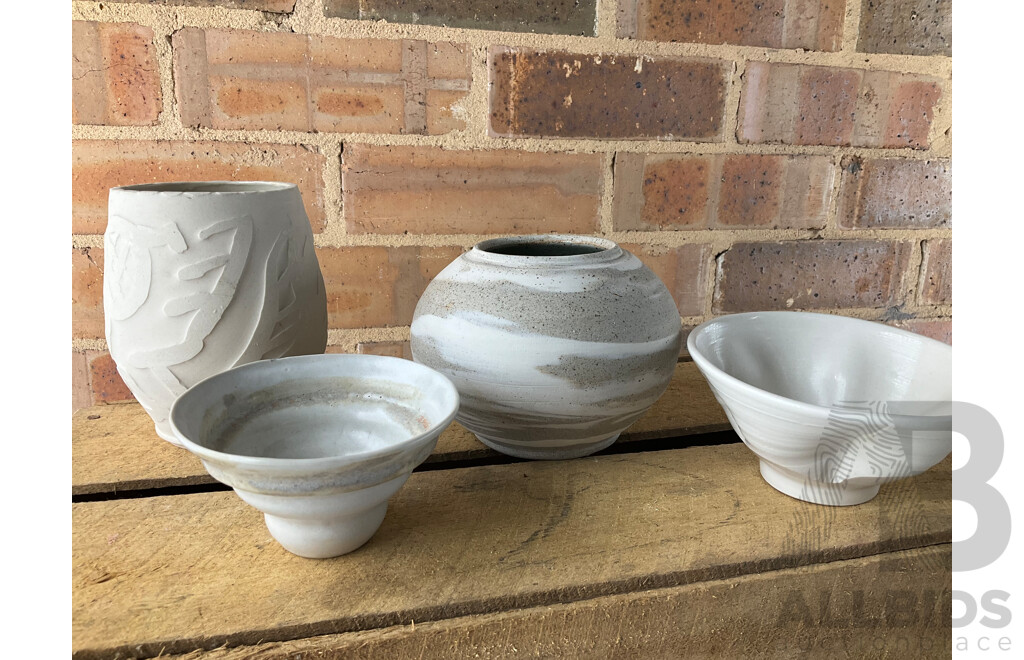 Roma Rubensohn (1927-2025) Collection of Studio Pottery Gray Tones and Others - Lot of 34