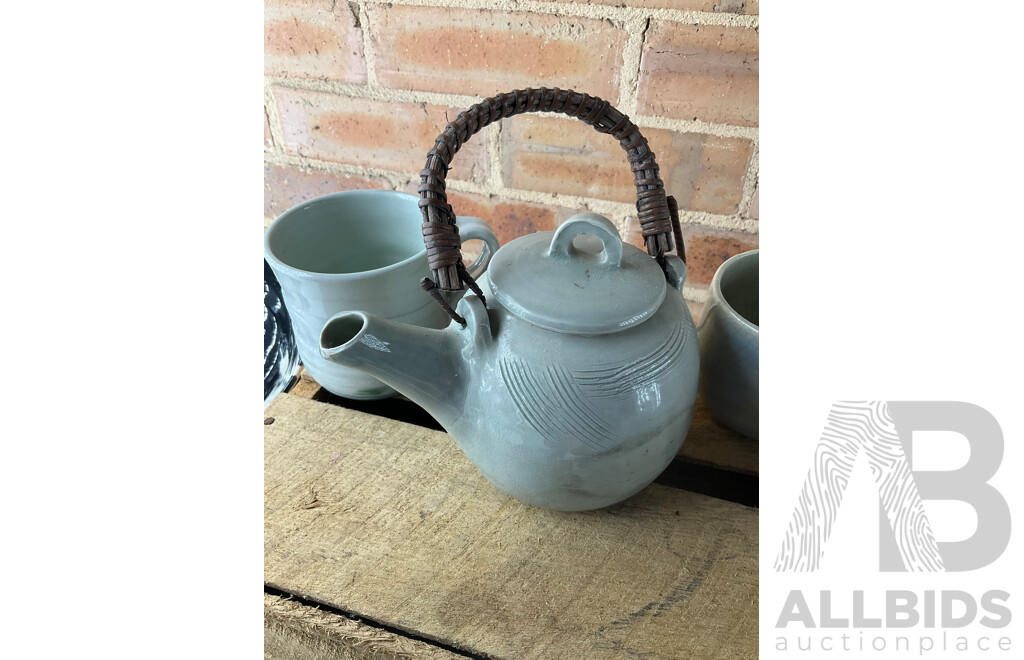 Roma Rubensohn (1927-2025) Collection of Studio Pottery Gray Tones and Others - Lot of 34