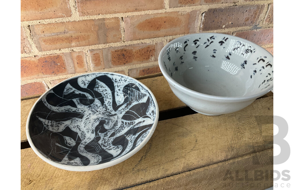 Roma Rubensohn (1927-2025) Collection of Studio Pottery Gray Tones and Others - Lot of 34