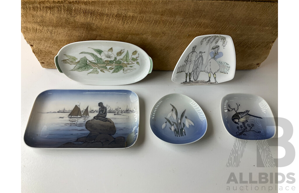 Collection of FIGGJO Turi Design Lotte 6 Piece Set, ROYAL COPENHAGEN Porcelan Plate (x3), THOMAS and FUN & GAMES Plate