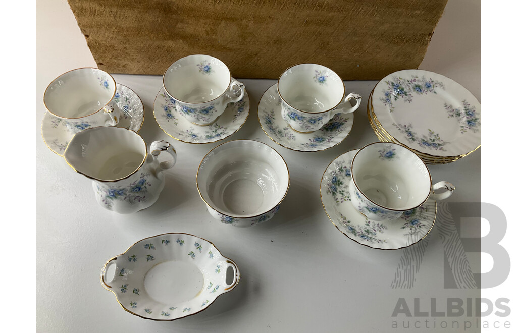 ROYAL ALBERT ''Ivy Lea'' Bone China Dinnerware Set, ROYAL ALBERT ''Blue Blossom