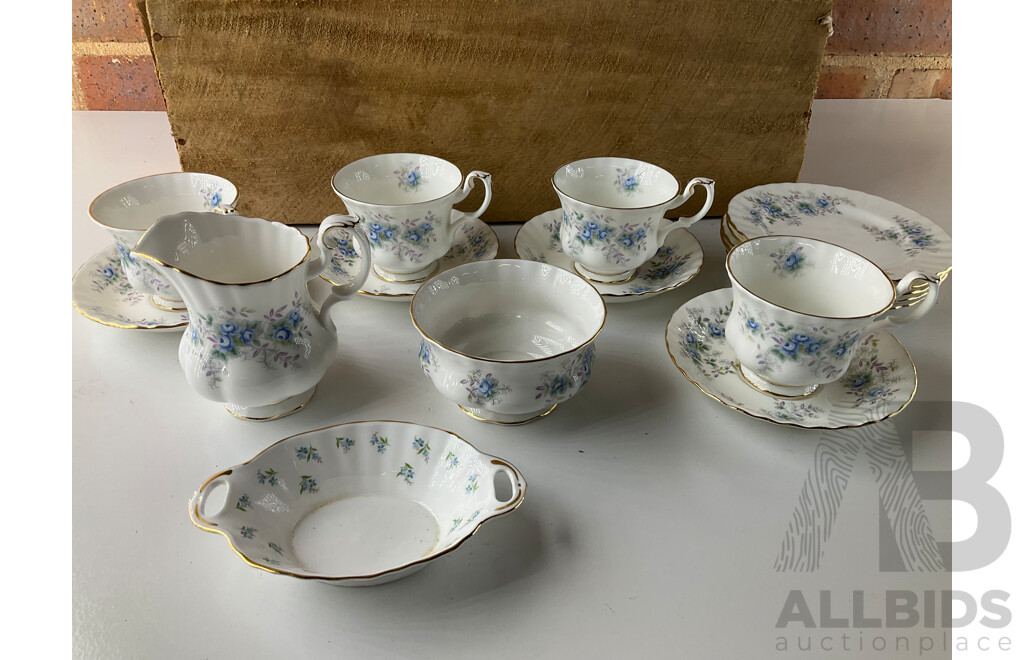 ROYAL ALBERT ''Ivy Lea'' Bone China Dinnerware Set, ROYAL ALBERT ''Blue Blossom