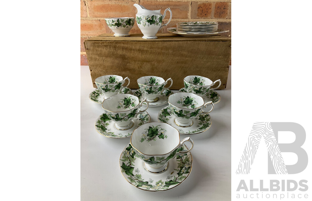 ROYAL ALBERT ''Ivy Lea'' Bone China Dinnerware Set, ROYAL ALBERT ''Blue Blossom