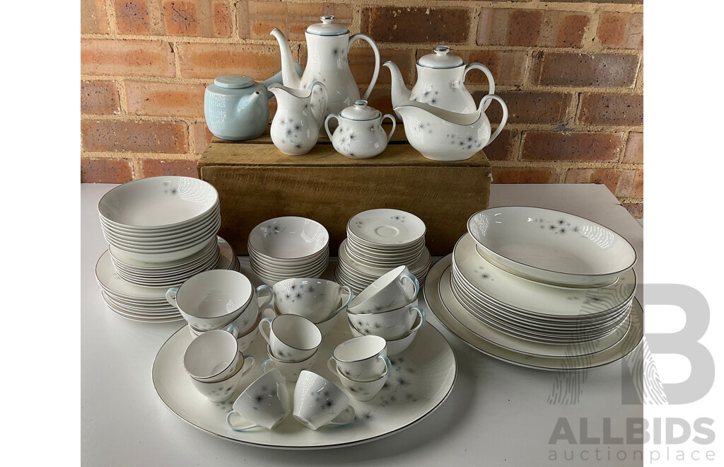 ROYAL DOULTON China Set ''Thistledown H.4943'' - 82 Piece Set