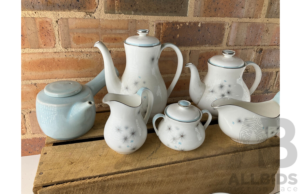 ROYAL DOULTON China Set ''Thistledown H.4943'' - 82 Piece Set