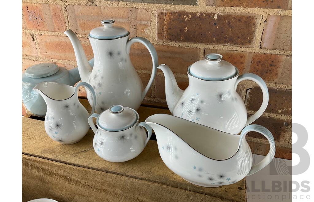 ROYAL DOULTON China Set ''Thistledown H.4943'' - 82 Piece Set