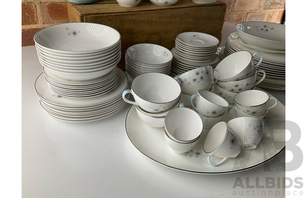 ROYAL DOULTON China Set ''Thistledown H.4943'' - 82 Piece Set