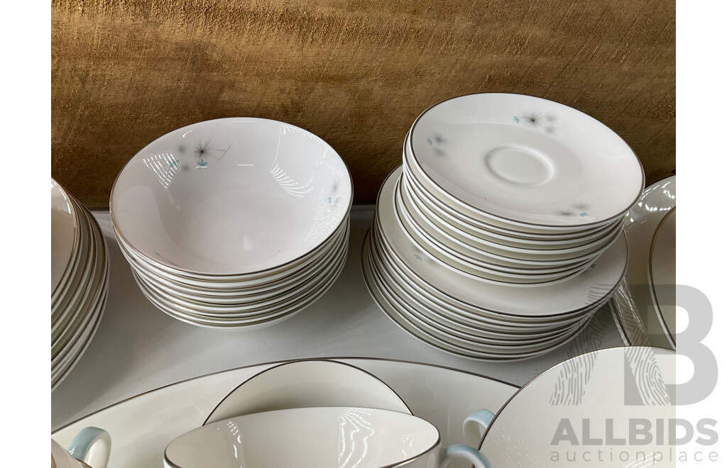 ROYAL DOULTON China Set ''Thistledown H.4943'' - 82 Piece Set