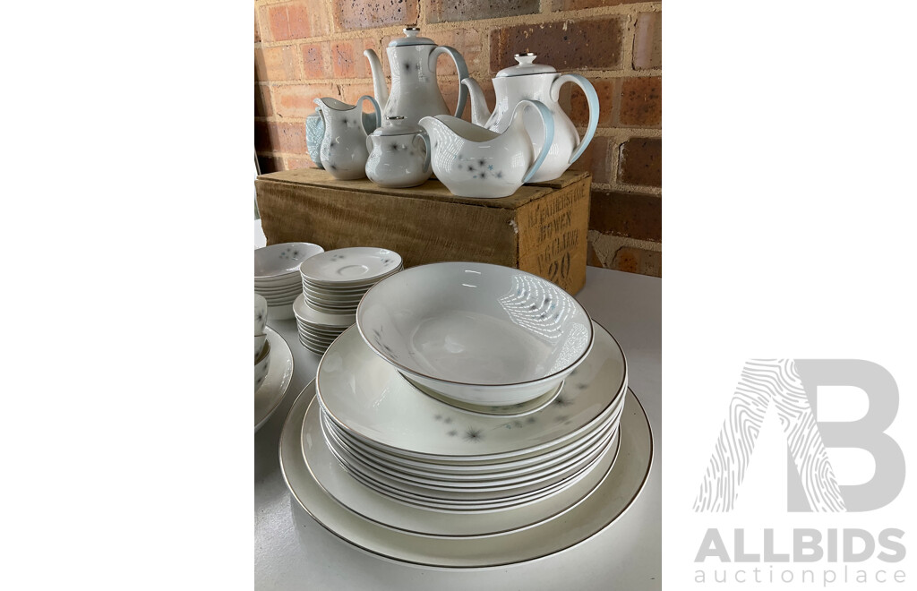 ROYAL DOULTON China Set ''Thistledown H.4943'' - 82 Piece Set