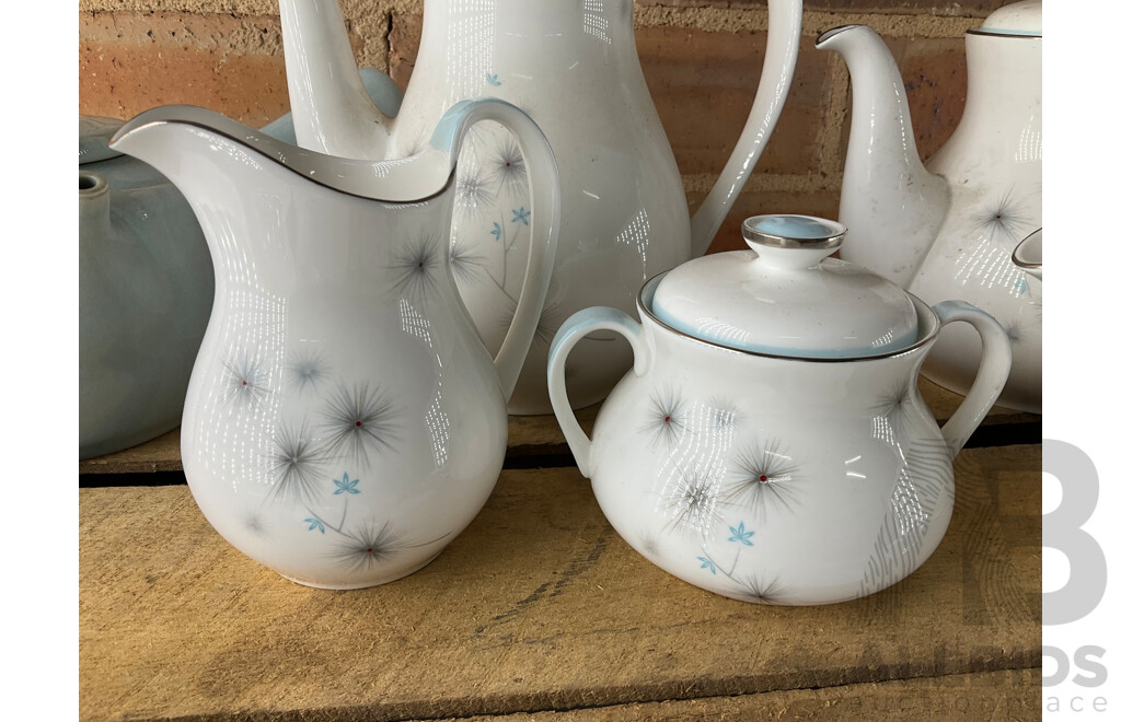 ROYAL DOULTON China Set ''Thistledown H.4943'' - 82 Piece Set