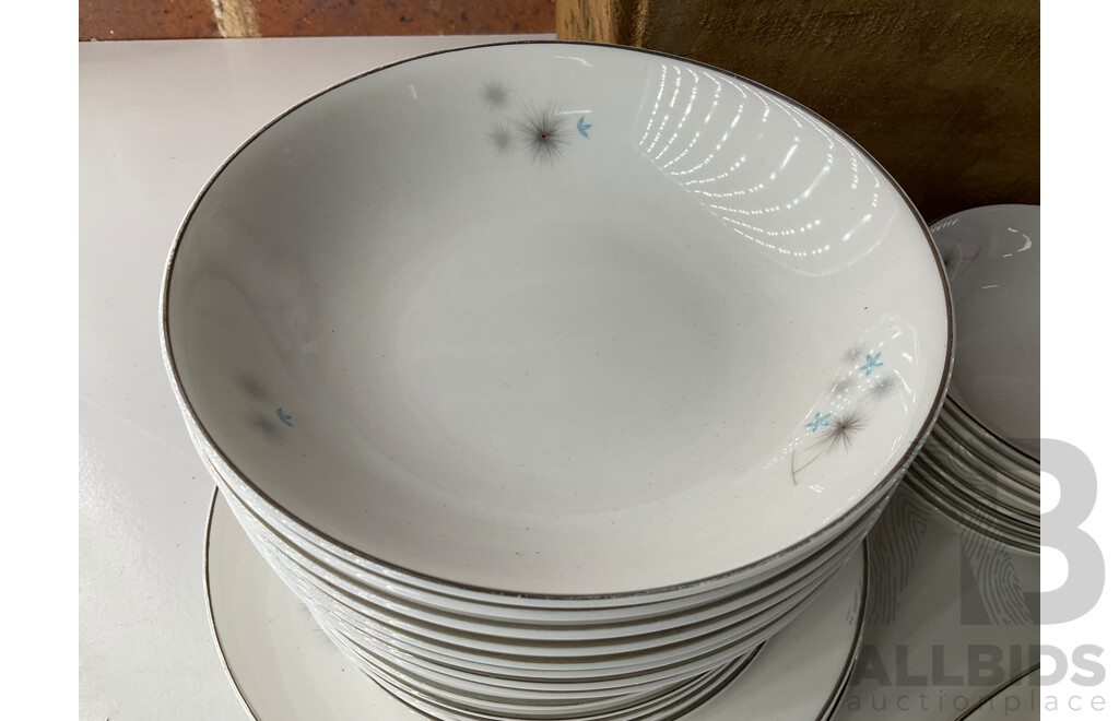 ROYAL DOULTON China Set ''Thistledown H.4943'' - 82 Piece Set