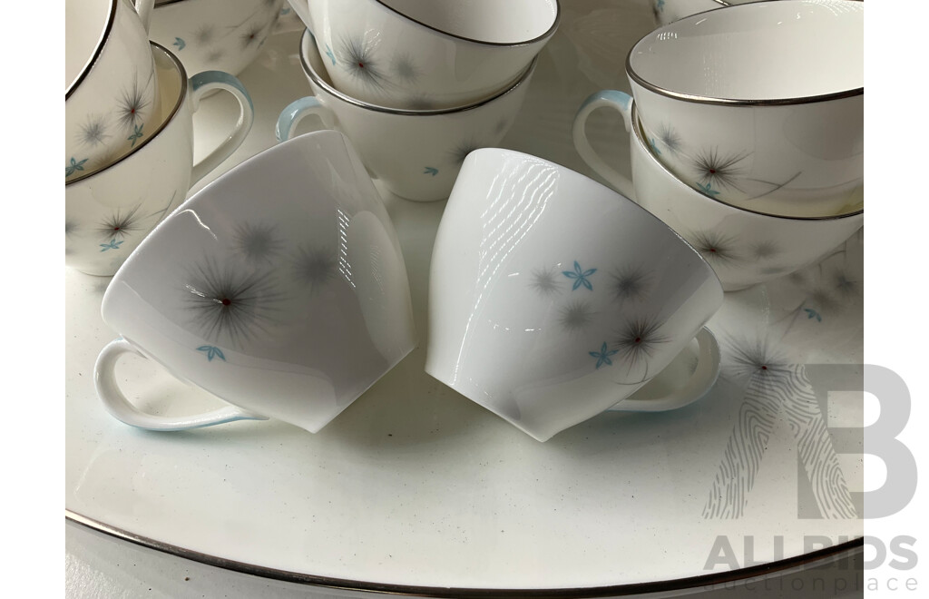 ROYAL DOULTON China Set ''Thistledown H.4943'' - 82 Piece Set