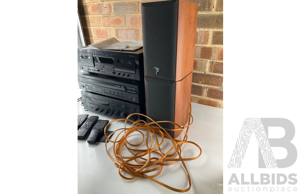 YAMAHA Hi-Fi System and Set of FOCAL Chorus Speakers