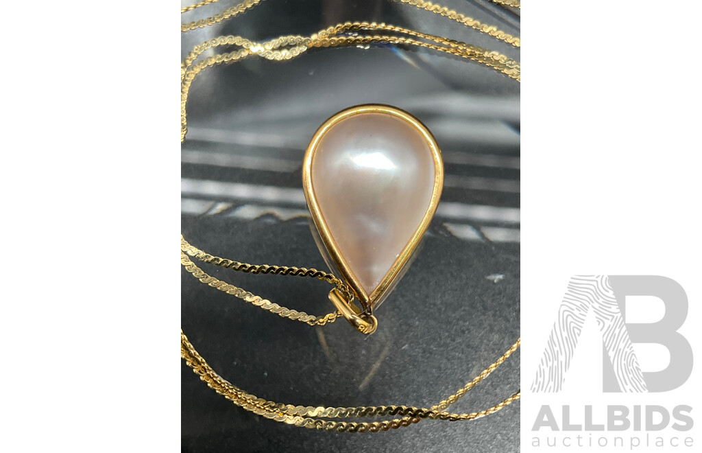 Pearl Pear Shape Pendant in 9ct Gold Necklace