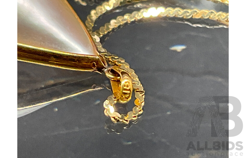 Pearl Pear Shape Pendant in 9ct Gold Necklace