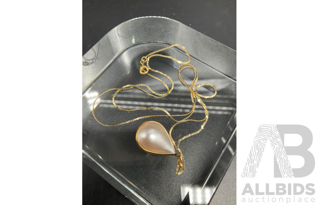 Pearl Pear Shape Pendant in 9ct Gold Necklace