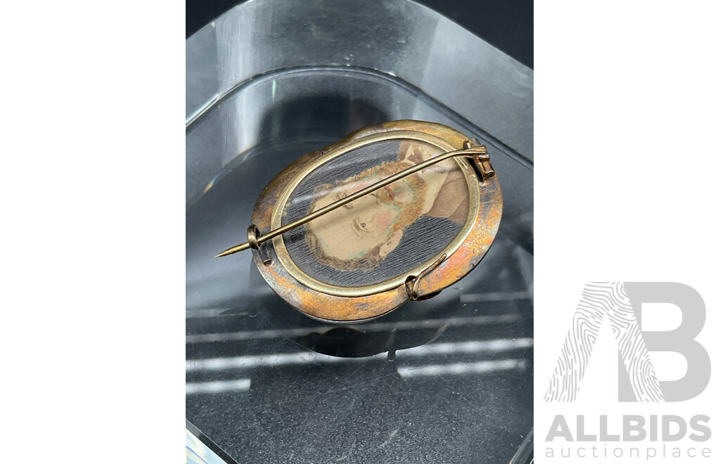 Vintage Enamelled Gold Photo Brooch