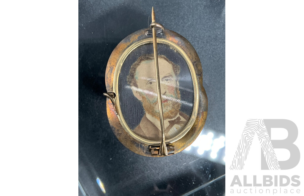 Vintage Enamelled Gold Photo Brooch