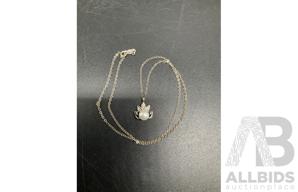 14ct Gold Necklace with Pearl Pendant, Pearl Stud Earings - Lot of 6