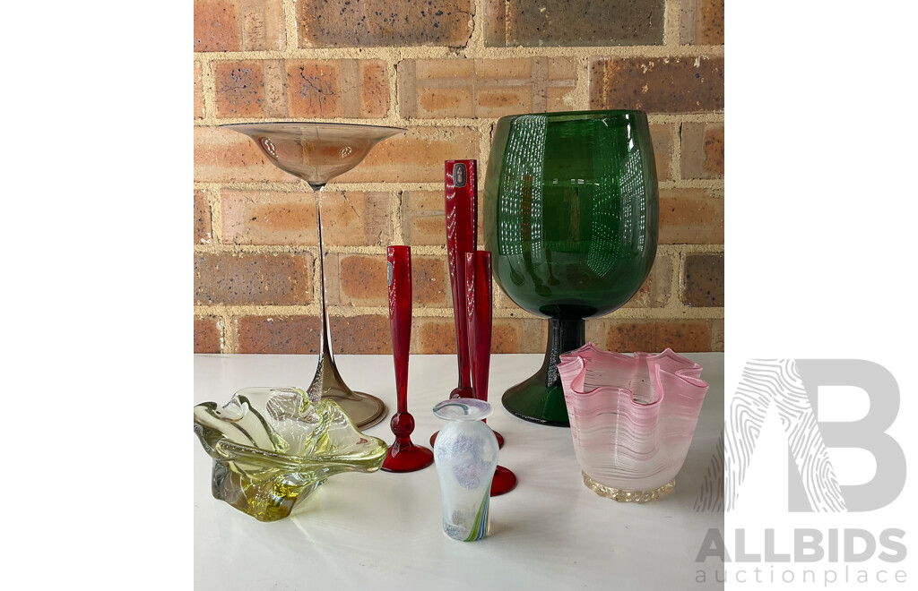 Collection of Coloured Glass - Lot of 8