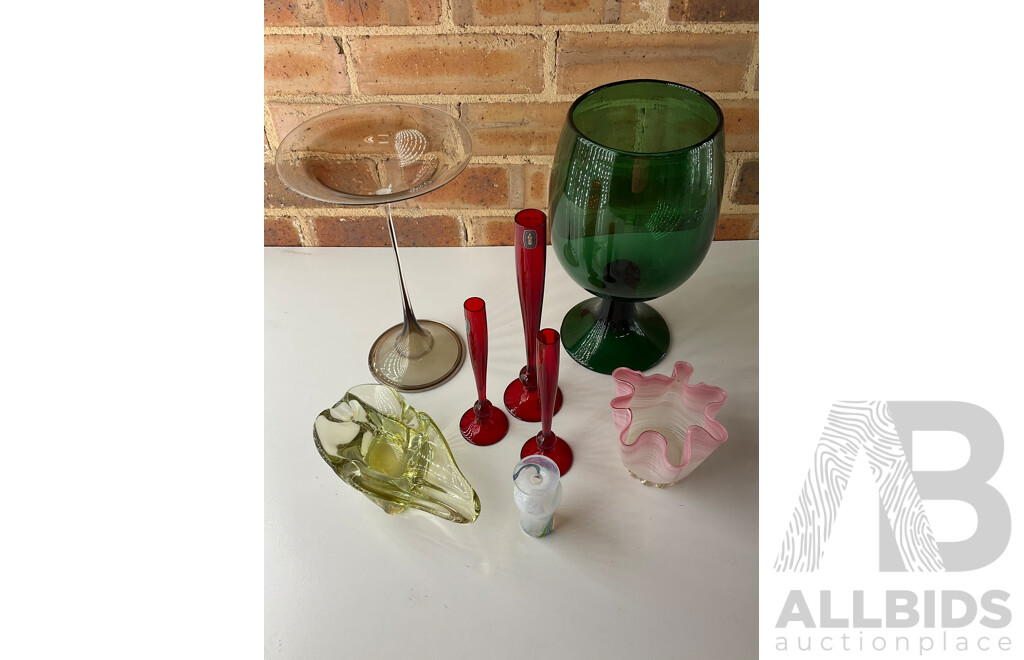 Collection of Coloured Glass - Lot of 8