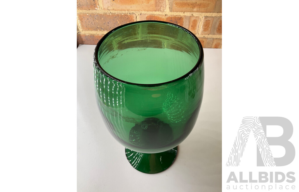 Collection of Coloured Glass - Lot of 8