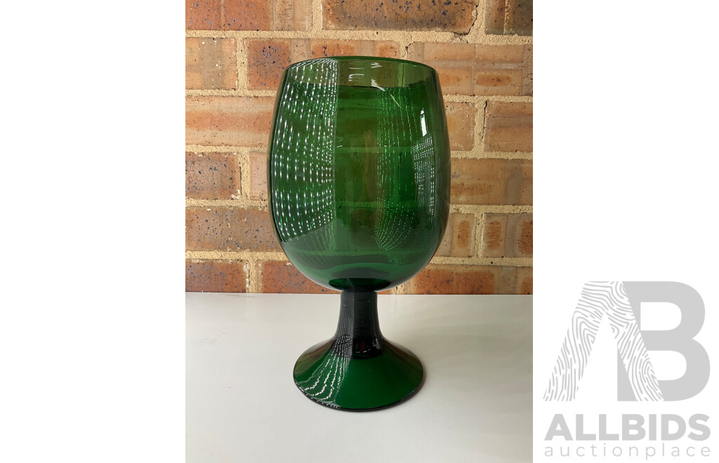 Collection of Coloured Glass - Lot of 8