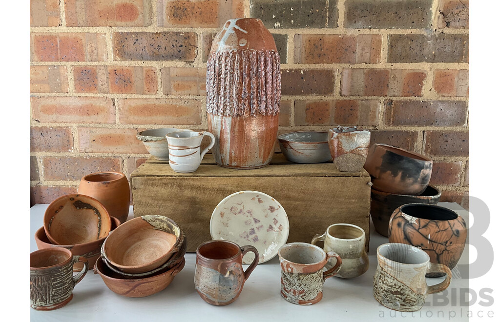 Roma Rubensohn (1927-2025) Collection of Studio Pottery Collection in Terracotta Tones - Lot of 20