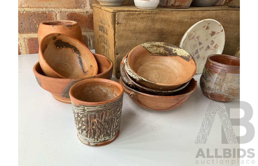 Roma Rubensohn (1927-2025) Collection of Studio Pottery Collection in Terracotta Tones - Lot of 20