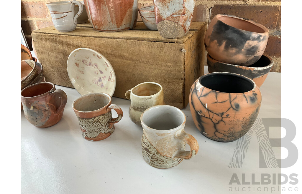 Roma Rubensohn (1927-2025) Collection of Studio Pottery Collection in Terracotta Tones - Lot of 20